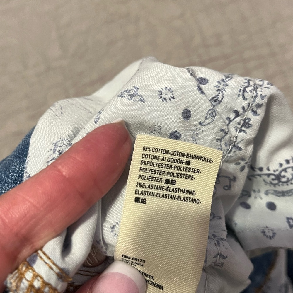 We the free jeans.  33” waist. EUC. - Picture 6 of 8